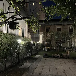 Bed & Breakfast Il Giardino E Gli Affreschi, Catania